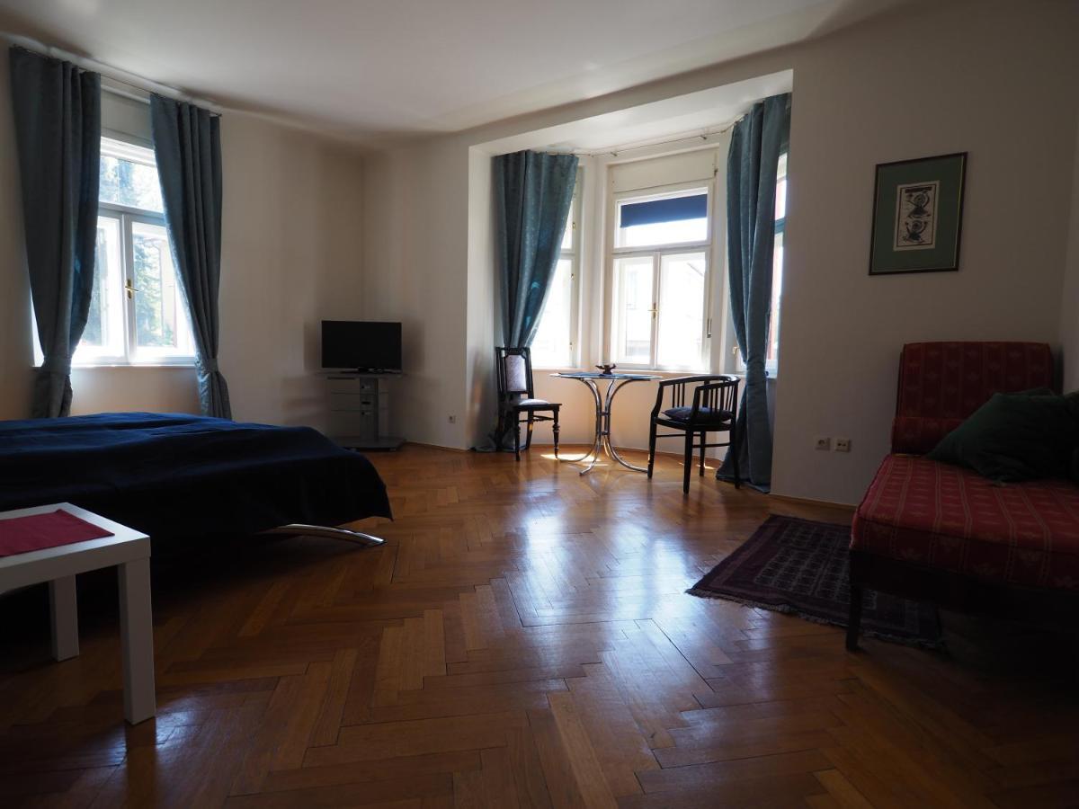 Appartement Rizzi Haus à Klagenfurt am Wörthersee Extérieur photo